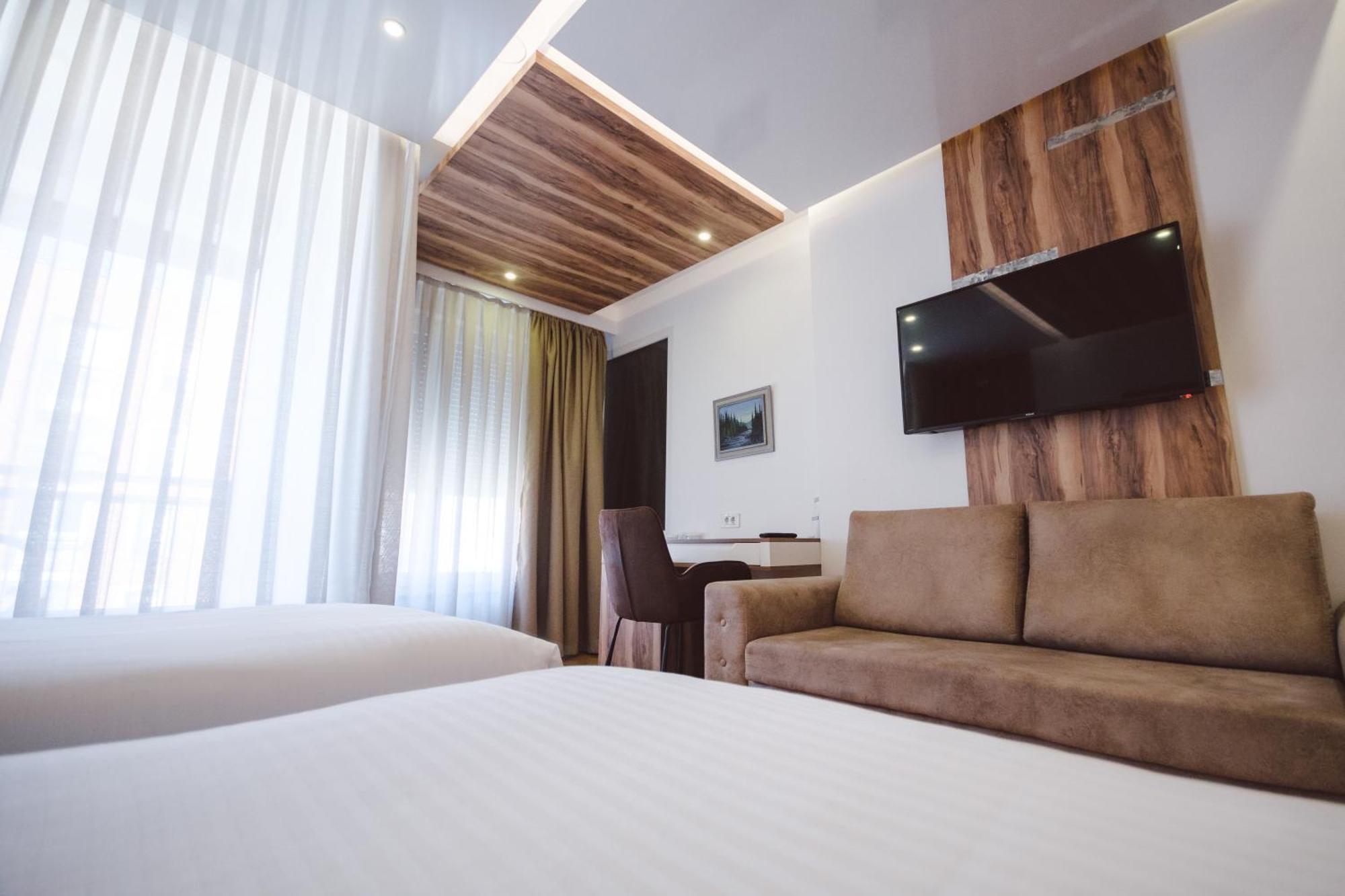 Star Hill Hotel Pristina Exteriör bild