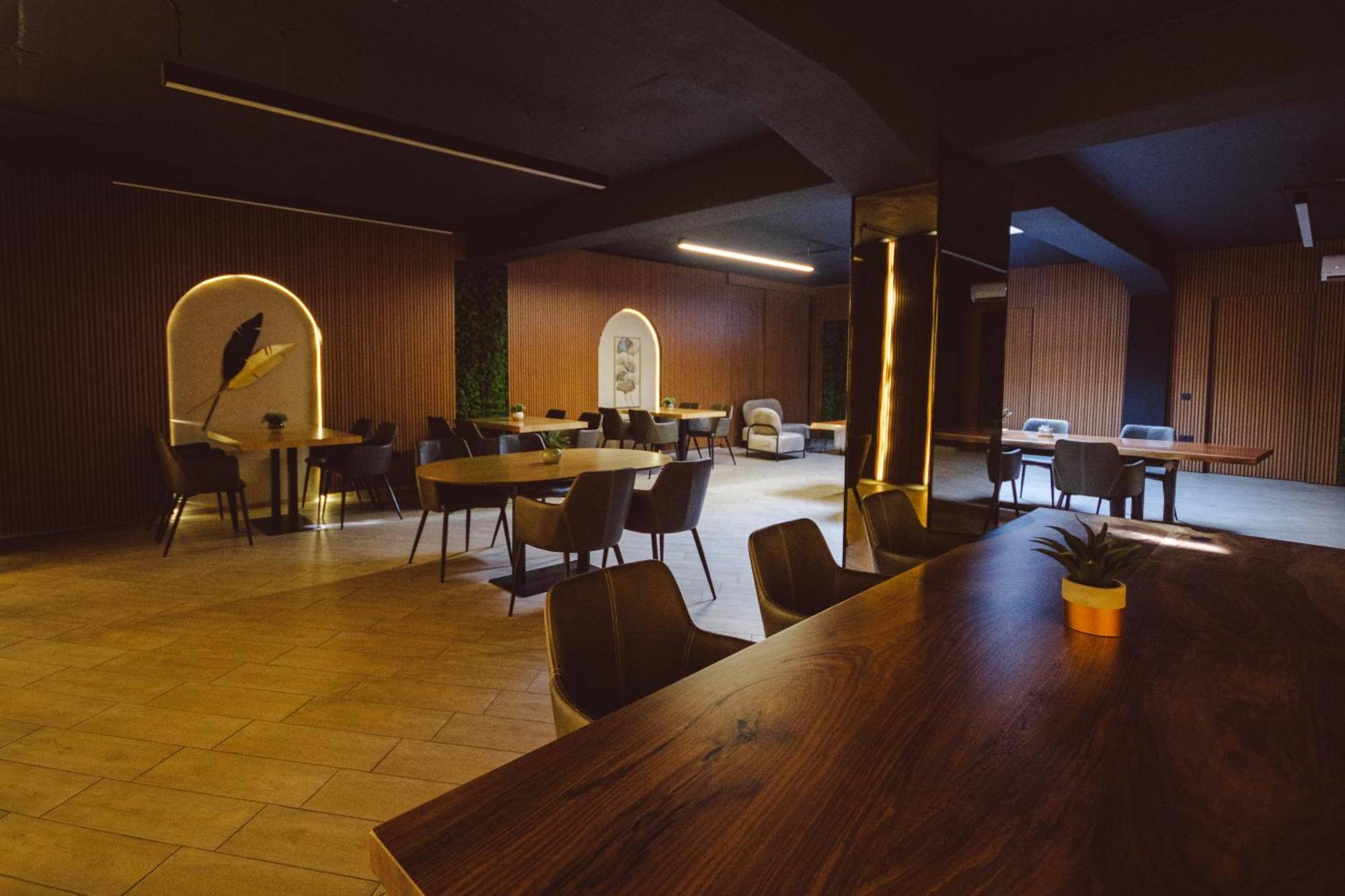 Star Hill Hotel Pristina Exteriör bild