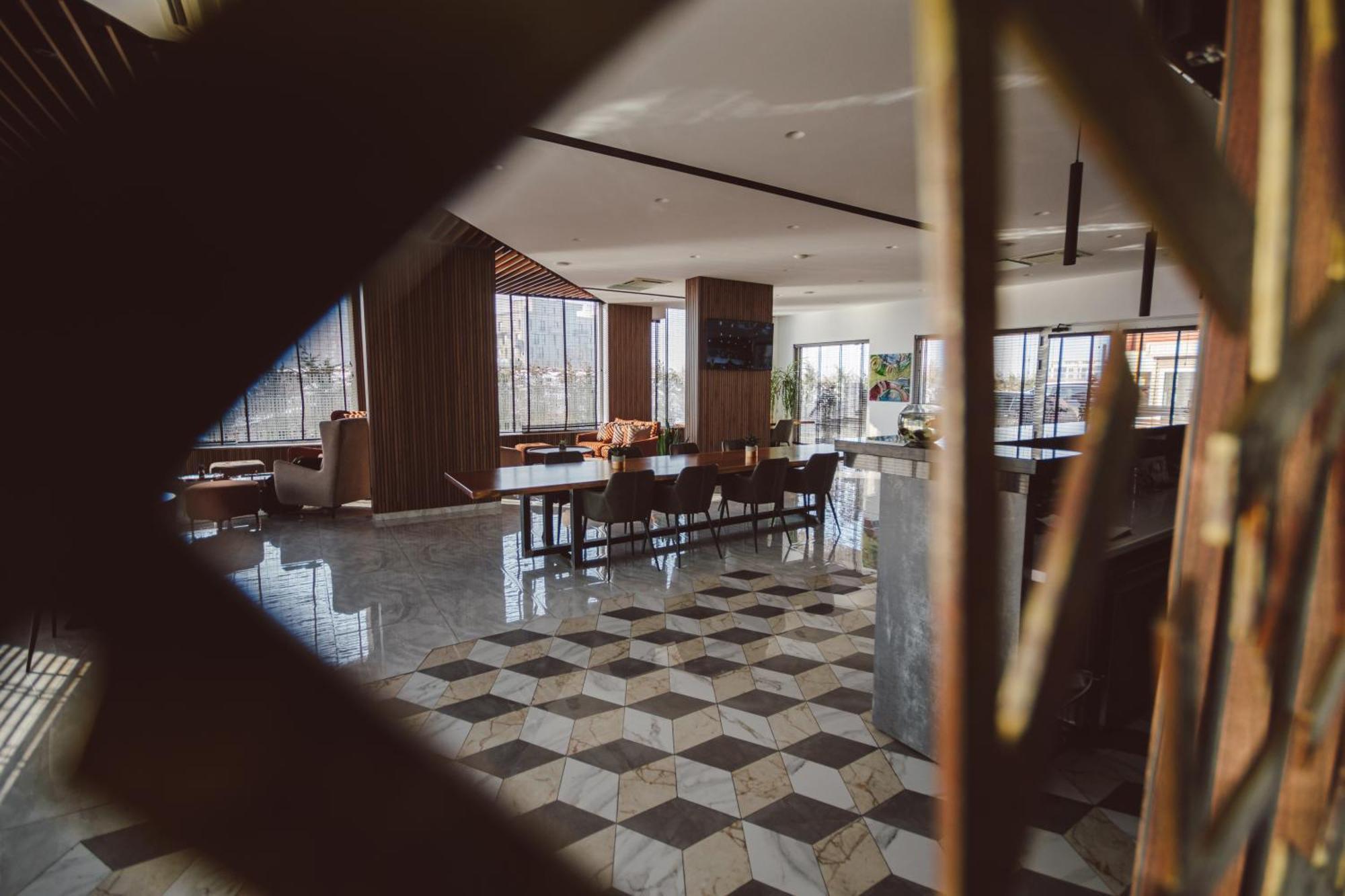 Star Hill Hotel Pristina Exteriör bild