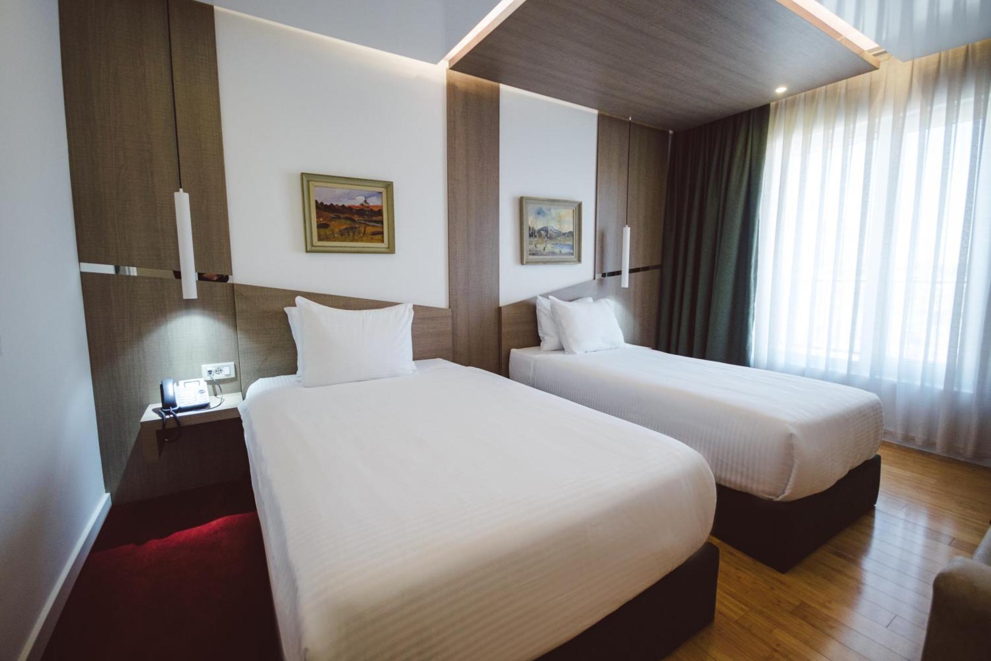 Star Hill Hotel Pristina Exteriör bild